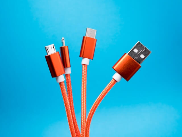 Featured image of post USB 2、USB 3、USB 4「充電速度」與「傳輸速度」比較表!要如何選充電頭?要如何選充電線?讓你知道要怎麼買你需要的充電頭與充電線