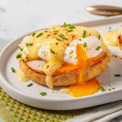 班尼迪克蛋 (半熟水煮蛋,淋上荷蘭醬) Eggs-benedict