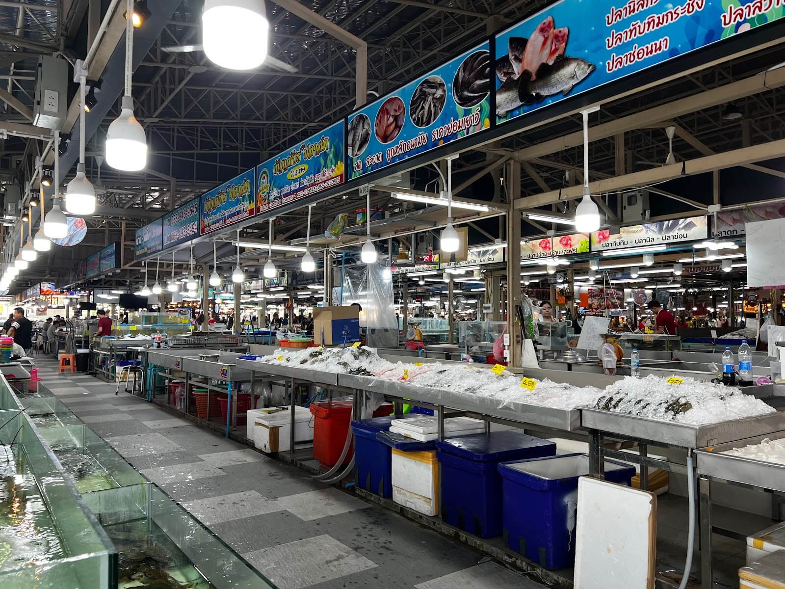 吞武里市場(曼谷最大海鮮市場) Thonburi Market Place