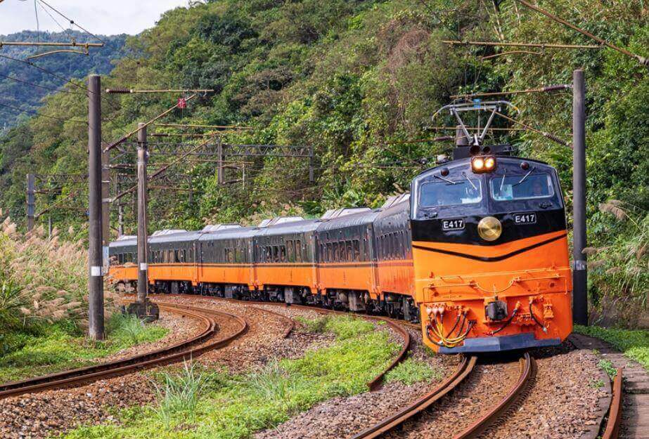 觀光列車(鳴日號)