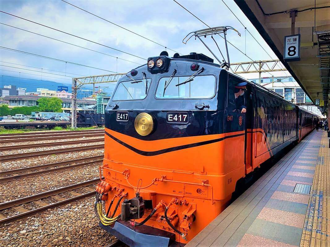觀光列車(鳴日號)